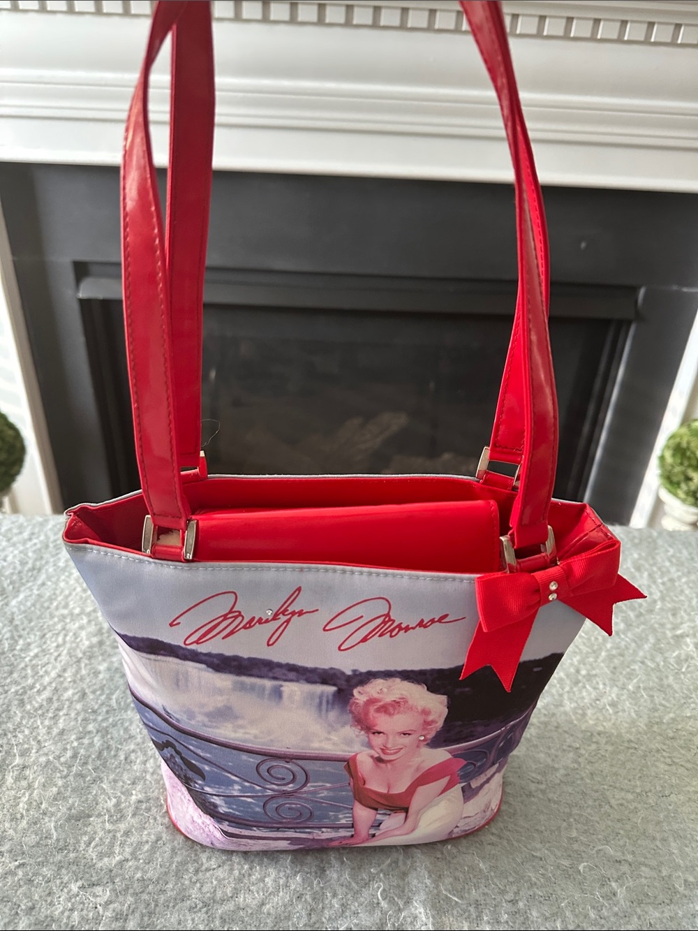 Collectable Marilyn Monroe collectible faux-leather tote